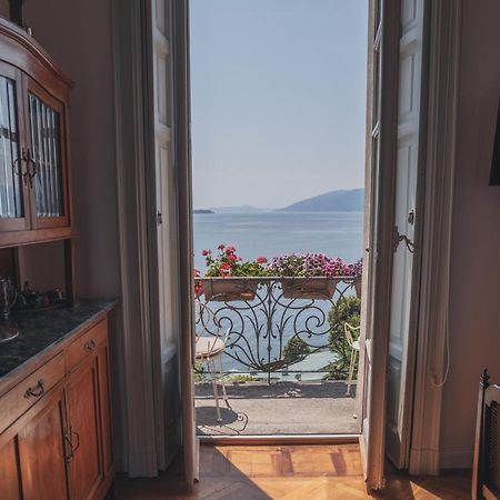 Villa Selva Luxury Lakeview Apartment Гифа Екстериор снимка